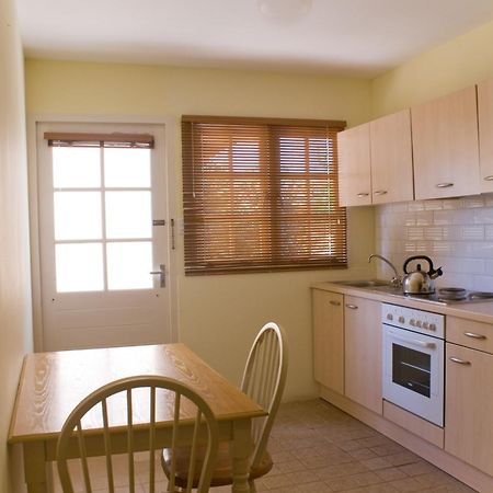 Camacuri Apartments Oranjestad Room photo