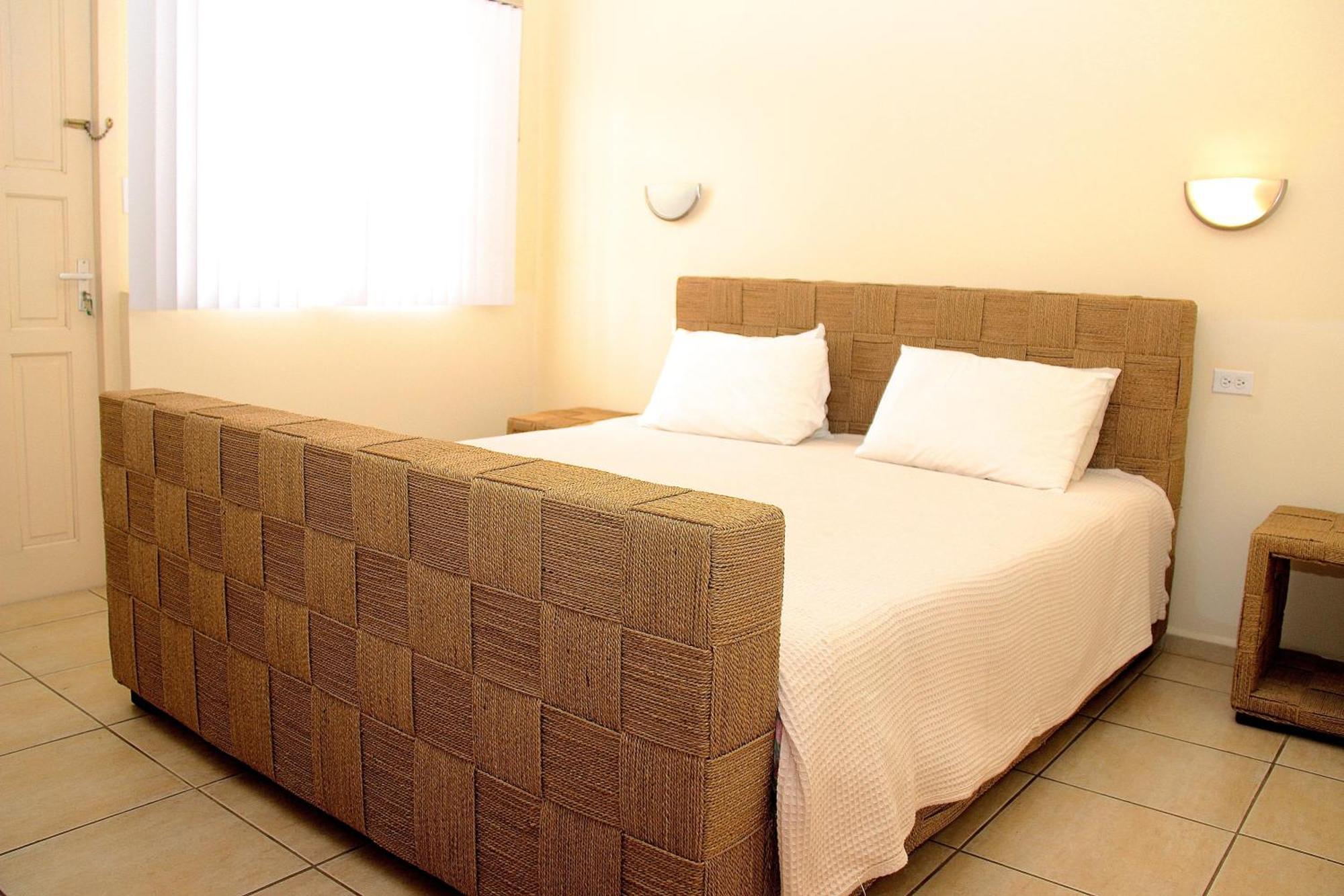Camacuri Apartments Oranjestad Room photo
