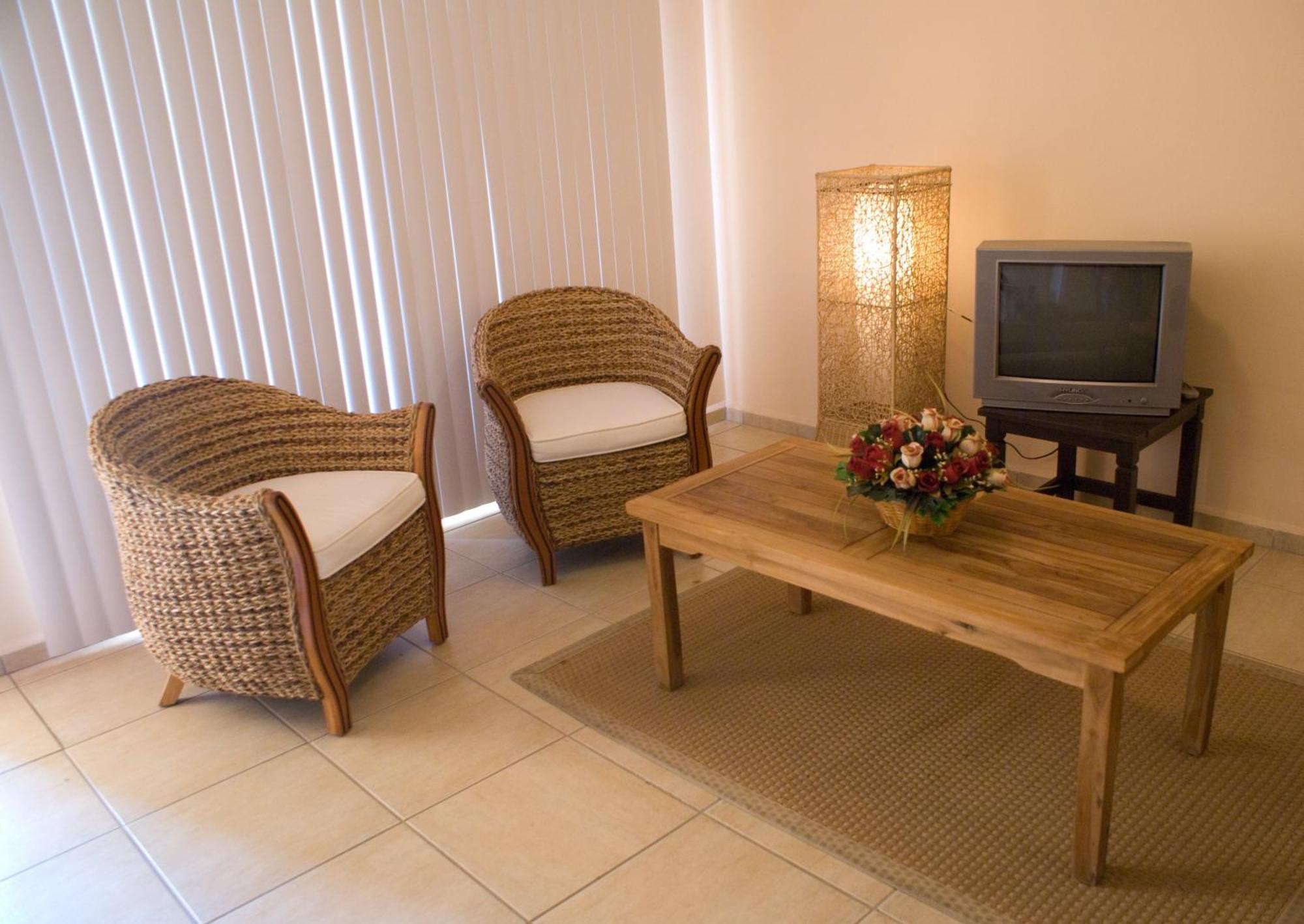 Camacuri Apartments Oranjestad Room photo