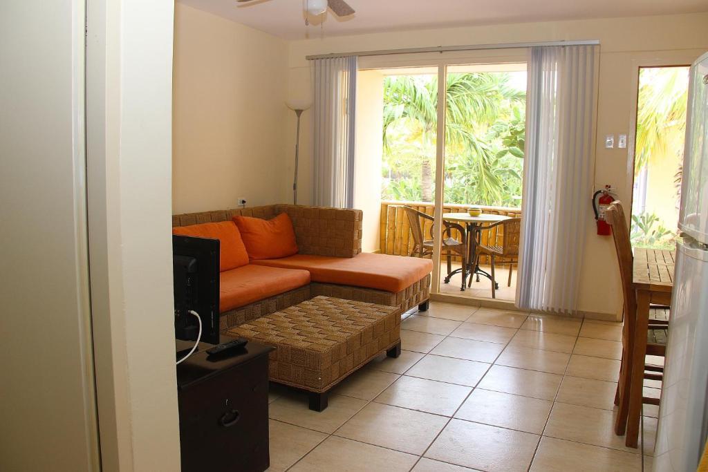 Camacuri Apartments Oranjestad Room photo