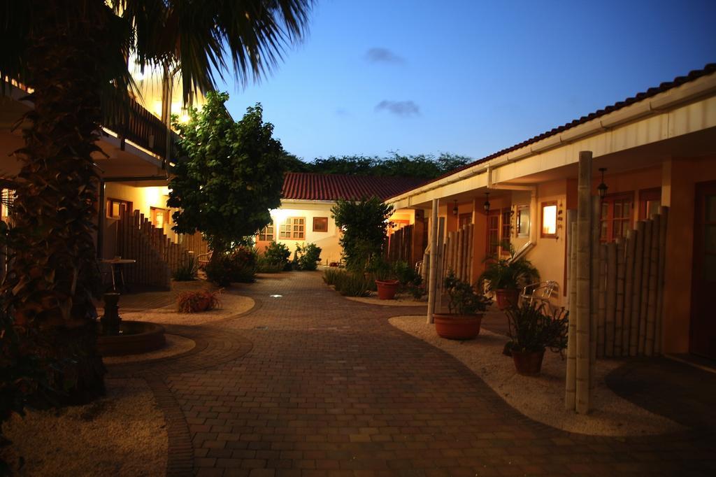 Camacuri Apartments Oranjestad Exterior photo
