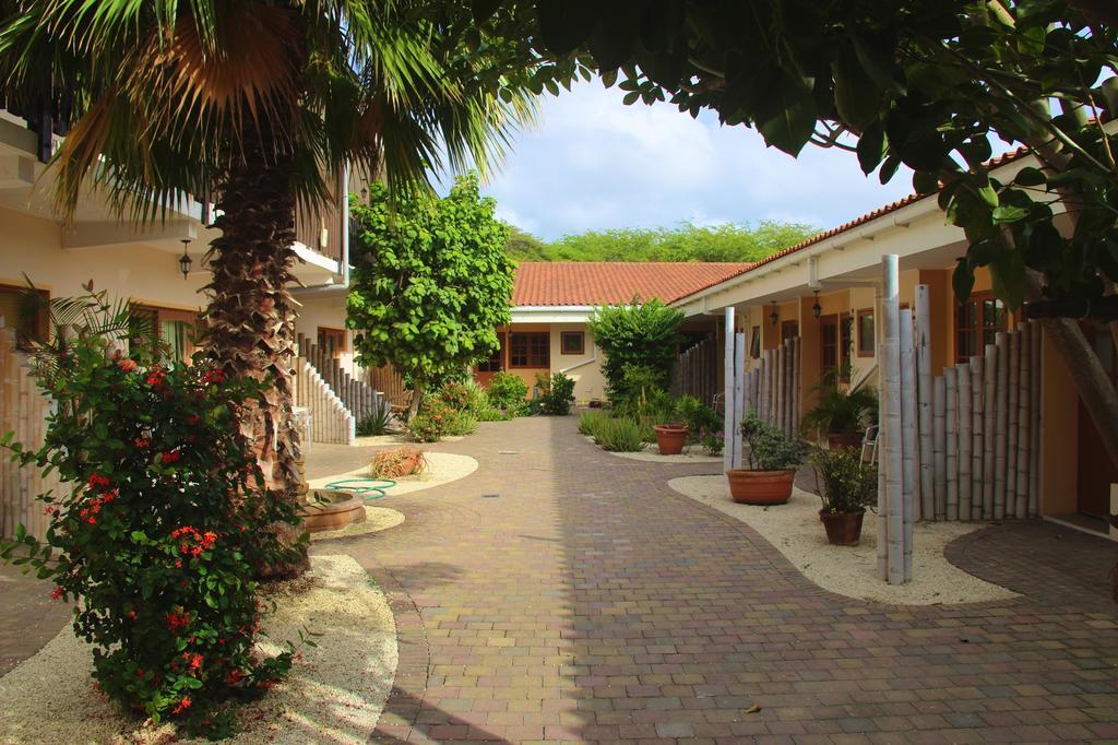 Camacuri Apartments Oranjestad Exterior photo